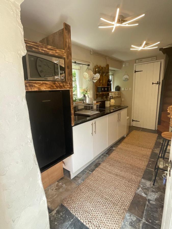 The Little Chapel Annexe Apartment เฮลสตัน ภายนอก รูปภาพ