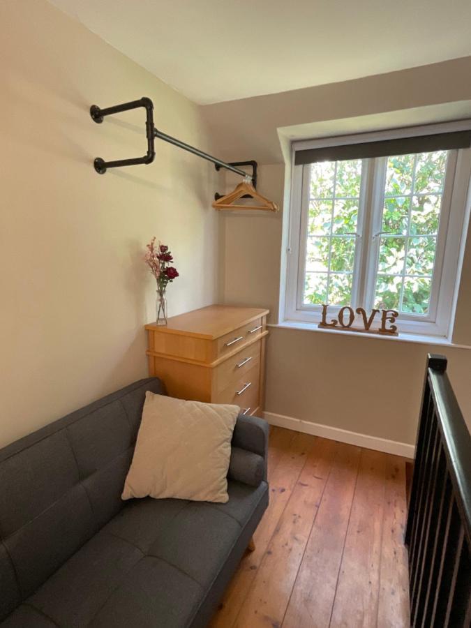 The Little Chapel Annexe Apartment เฮลสตัน ภายนอก รูปภาพ